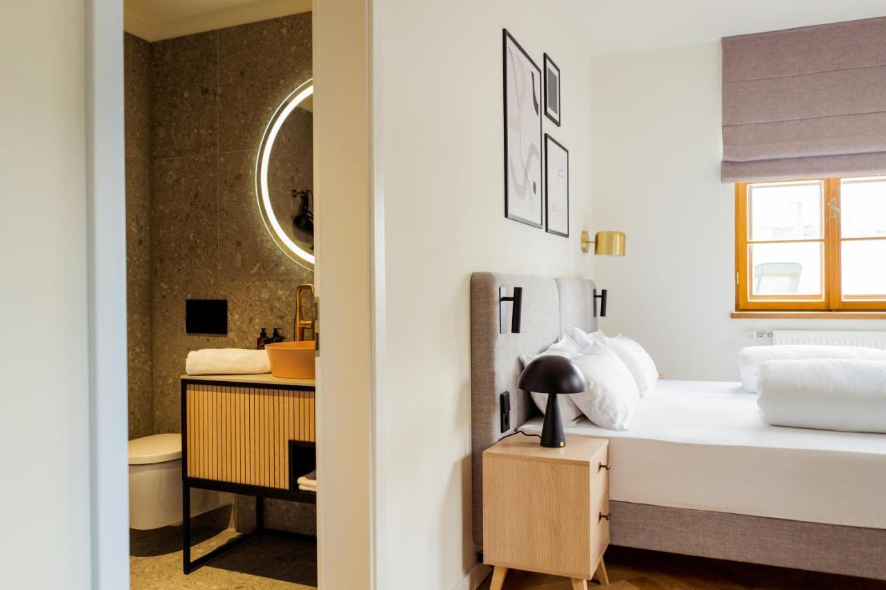 Bob W Peterhof Aparthotel ฟรายซิง ภายนอก รูปภาพ