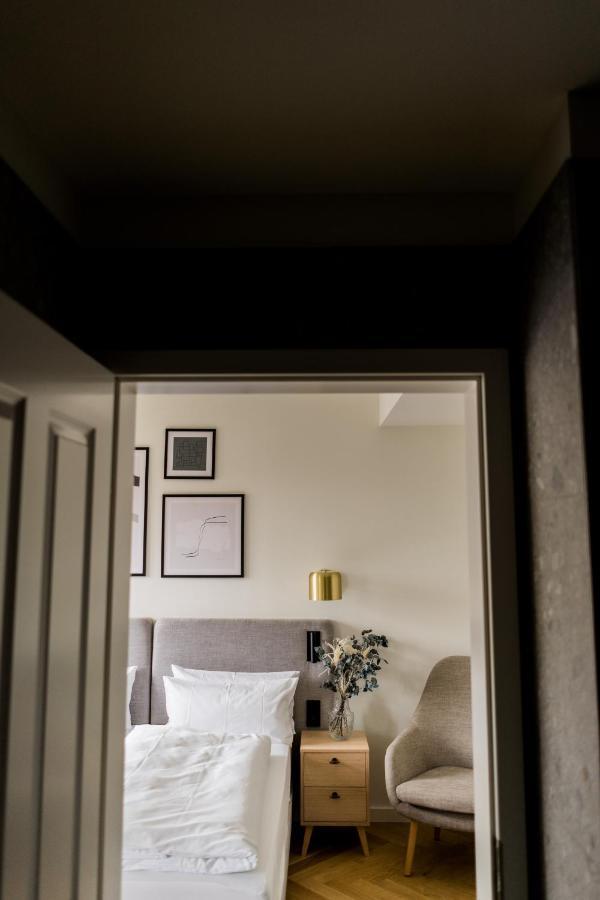 Bob W Peterhof Aparthotel ฟรายซิง ภายนอก รูปภาพ