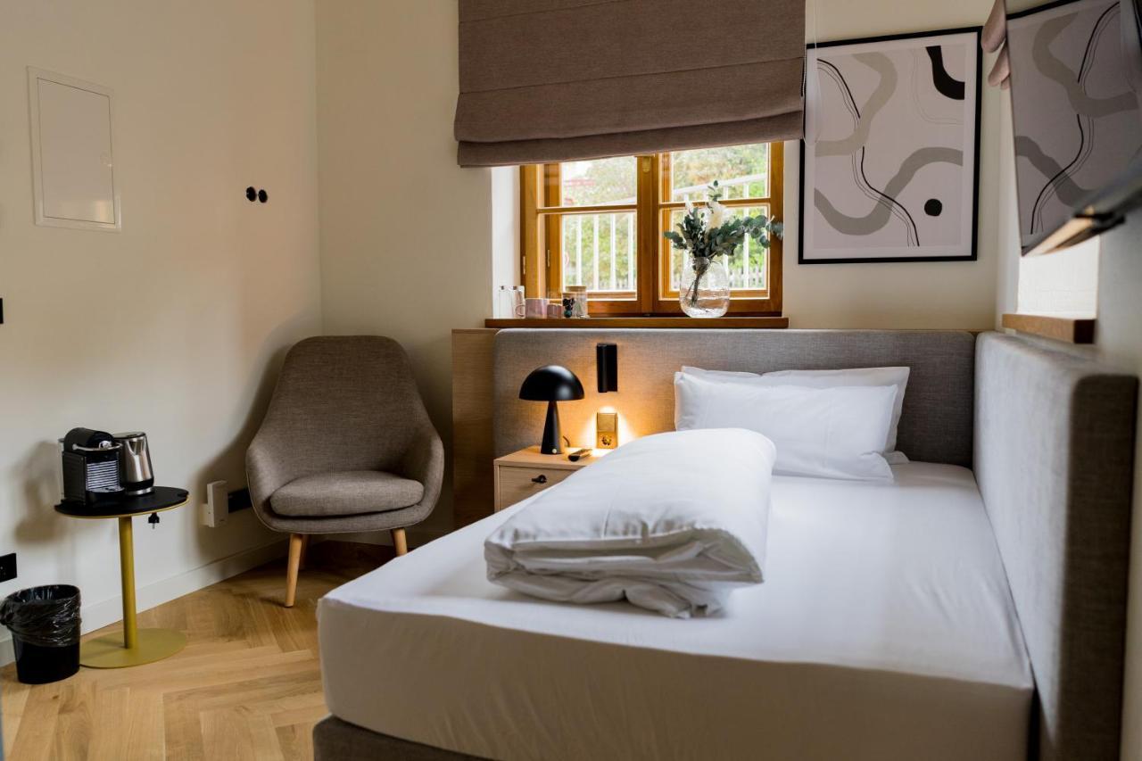 Bob W Peterhof Aparthotel ฟรายซิง ภายนอก รูปภาพ
