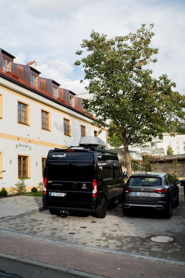 Bob W Peterhof Aparthotel ฟรายซิง ภายนอก รูปภาพ