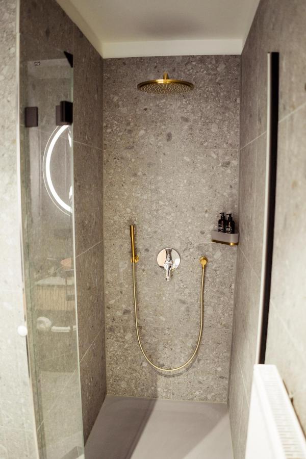 Bob W Peterhof Aparthotel ฟรายซิง ภายนอก รูปภาพ